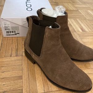 Stylish Winter/Fall Suede Boots. ALDO size 10
